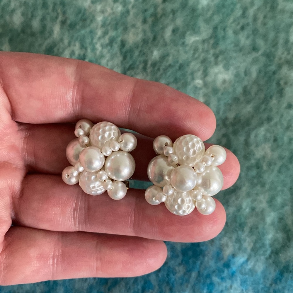 Vintage Faux Pearl Cluster Clip On Earrings